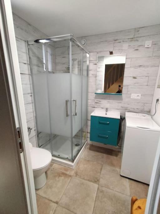 Logement, Quartier Calme, Holiday home Sillans-la Cascade